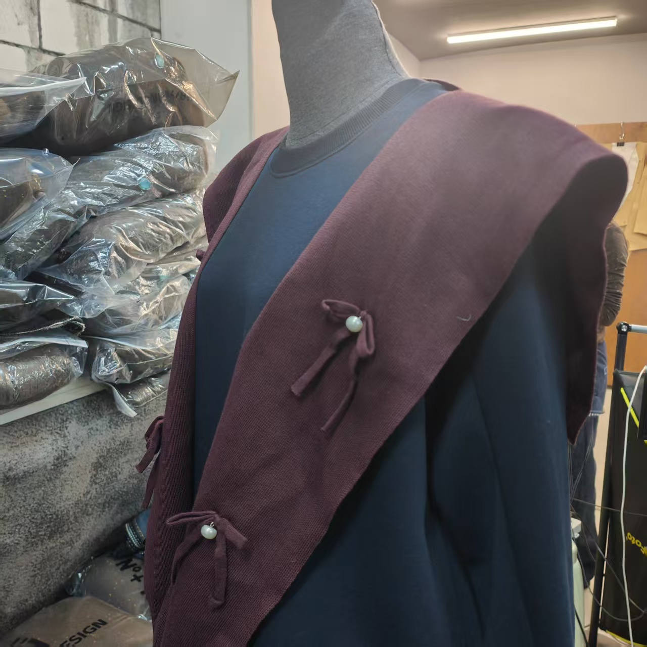 博格地红蝴蝶结珍珠点缀时尚百搭穿搭披肩