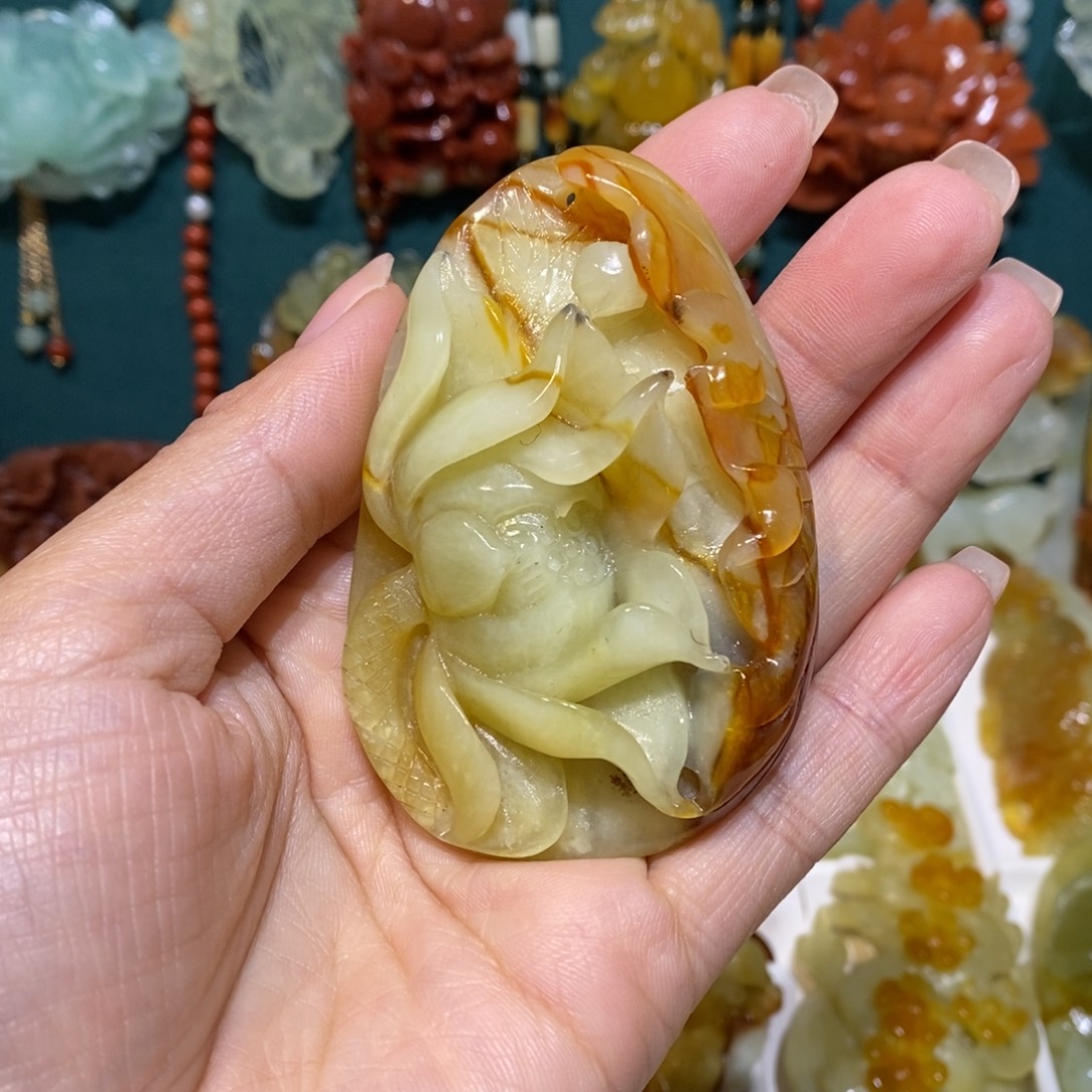 蛇纹石玉未镶嵌颈饰