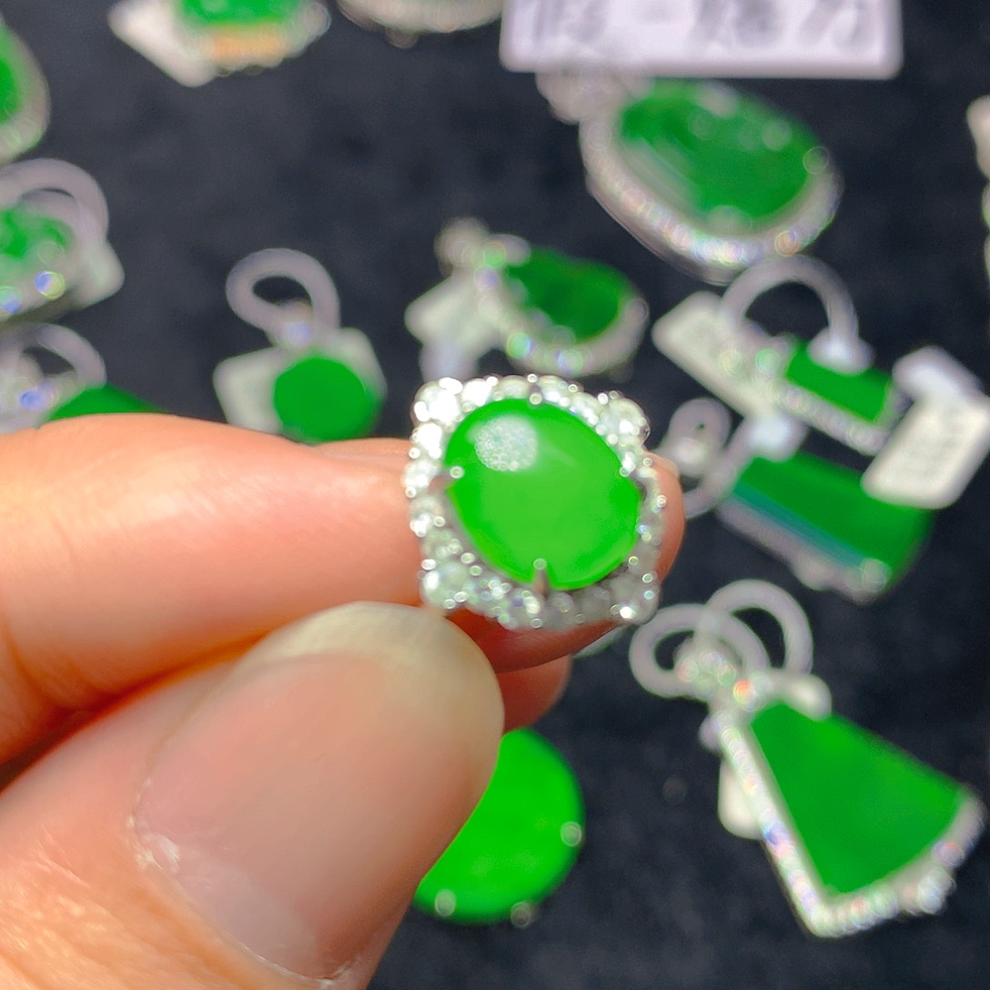 颈饰银S925镶嵌翡翠