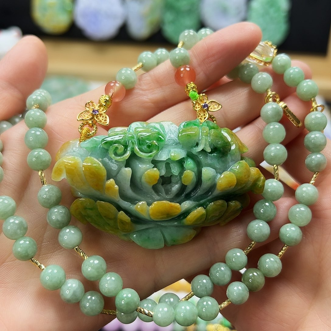 翡翠未镶嵌颈饰吊坠