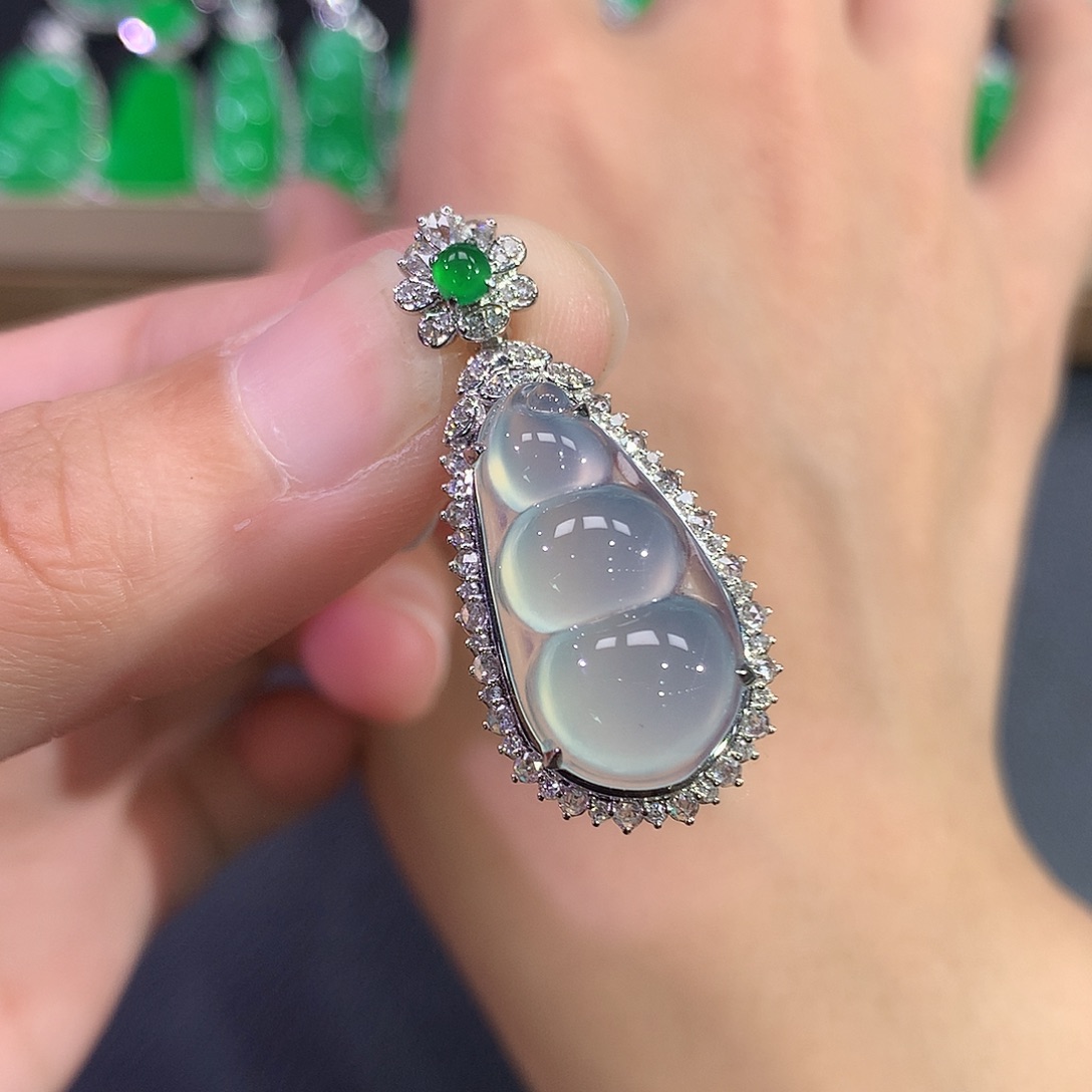 翡翠18K金镶嵌吊坠(赠链)