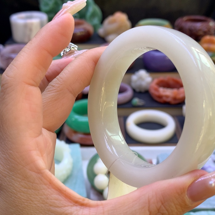 A***甜石英岩玉未镶嵌13468975444