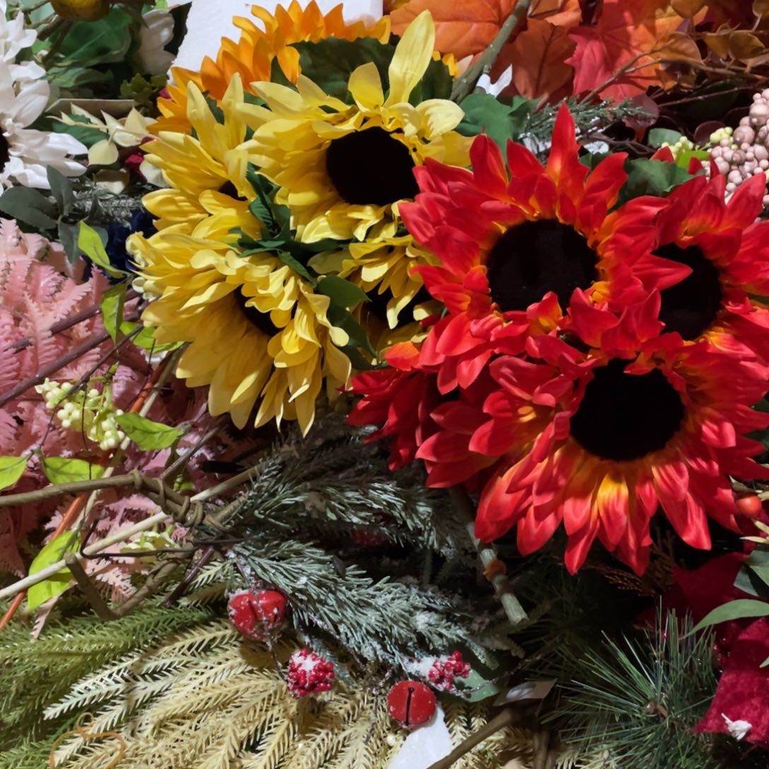 一*陶瓷花瓶，仿真绿植。