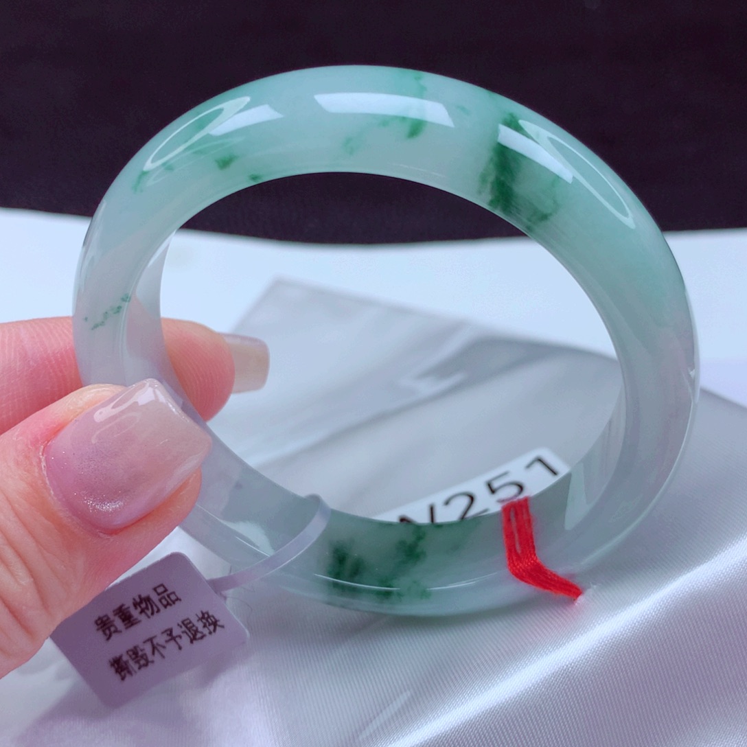 翡翠手镯未镶嵌手镯88