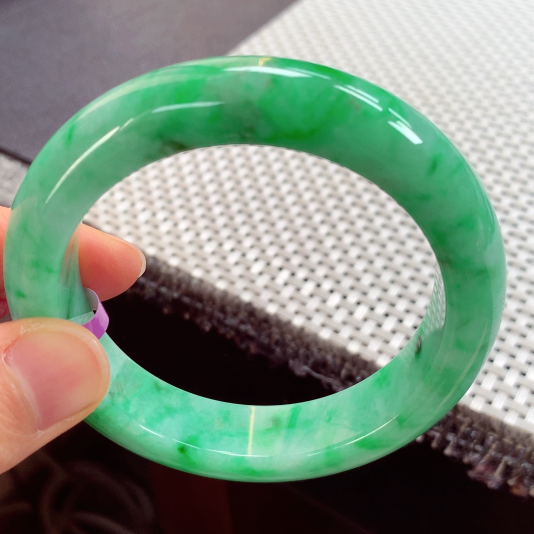 翡翠手镯未镶嵌缅甸