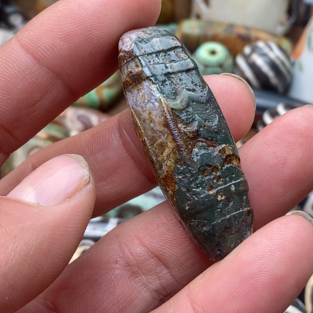 DIY琉璃挺**都珠子的形状与颜色有明显