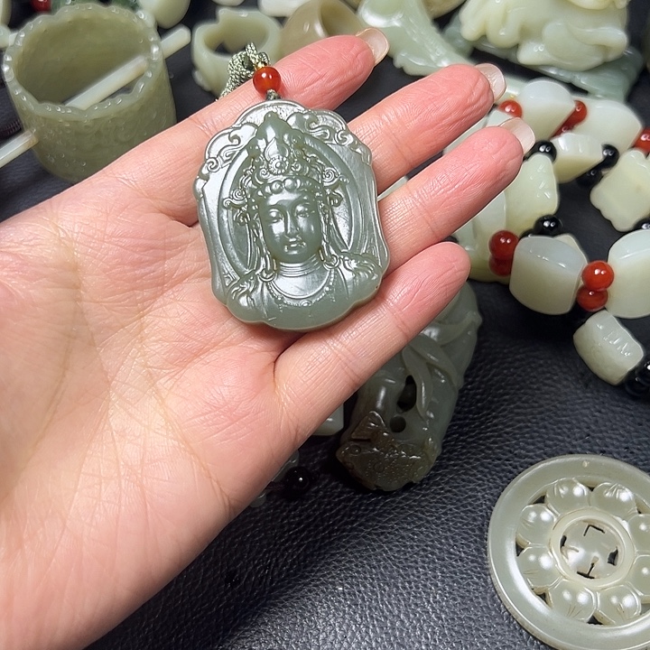 和田玉未镶嵌颈饰