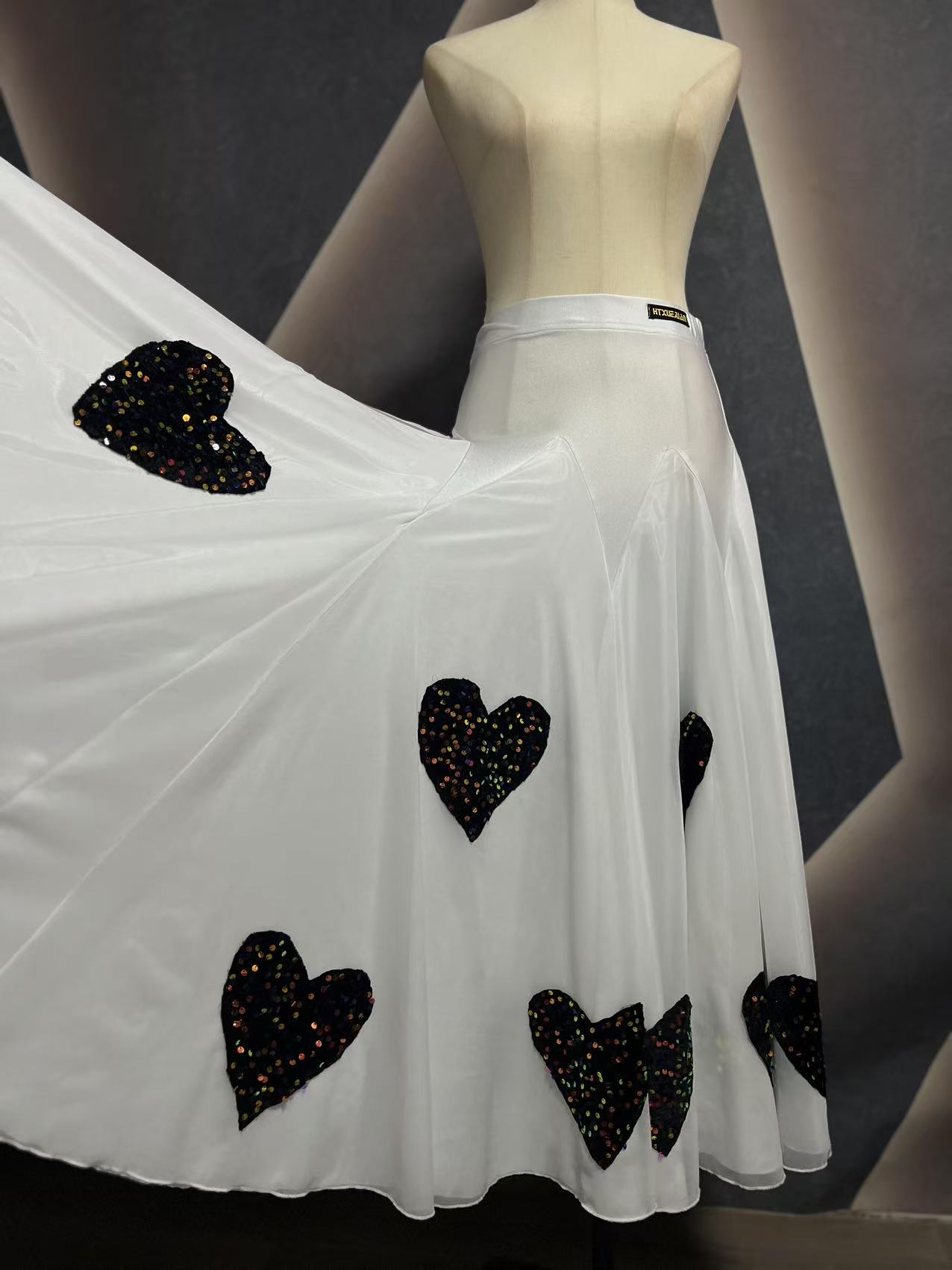 【浩婷雪娟】摩登拼接彩亮片爱心群