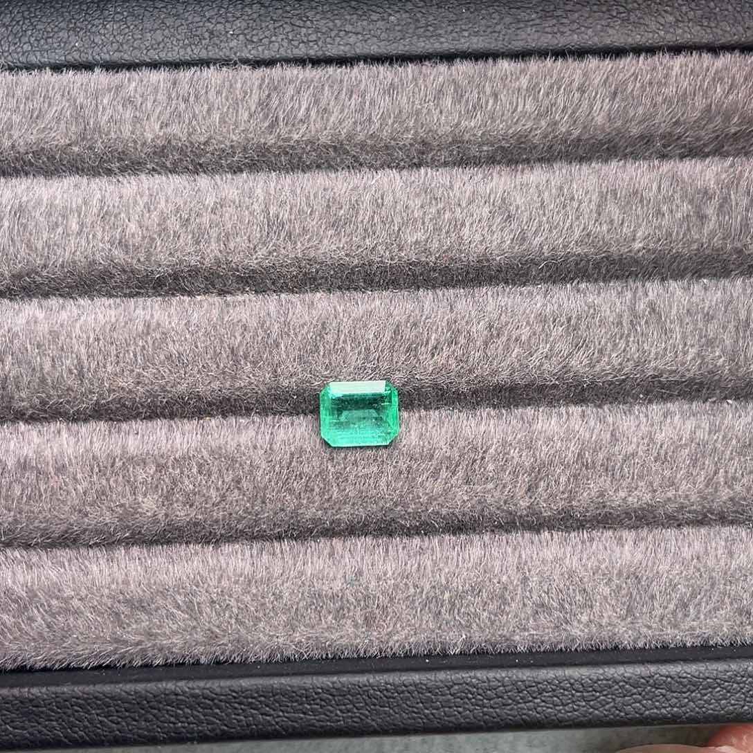 祖母绿裸石未镶嵌1220ct赞比亚