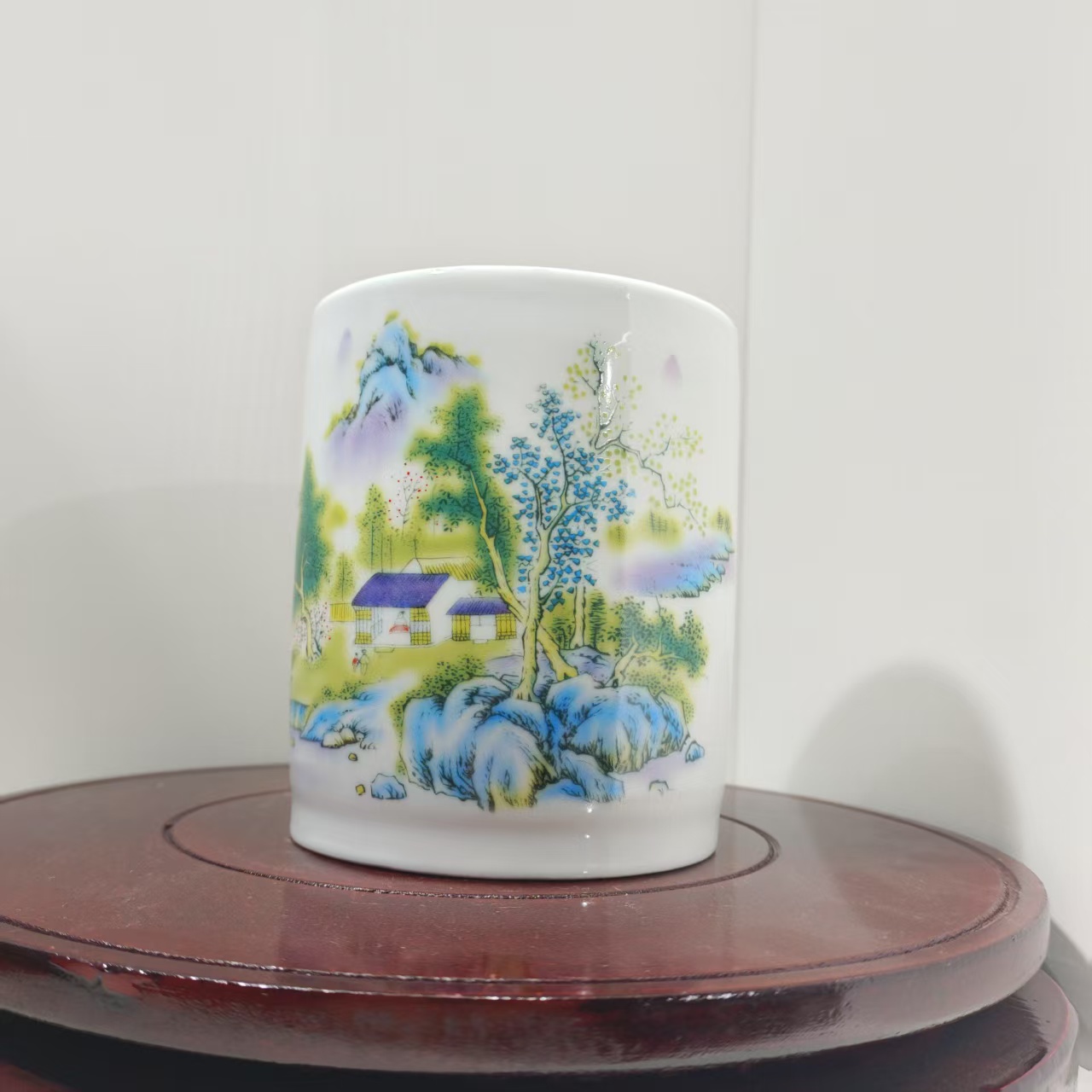 景德镇陶瓷粉彩笔筒