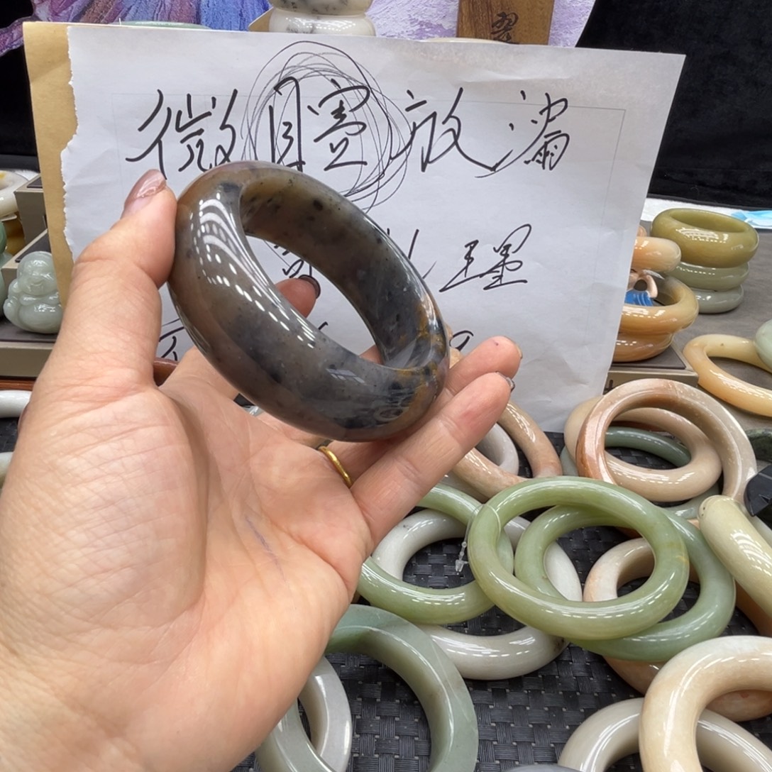 *****石英质玉未镶嵌手镯