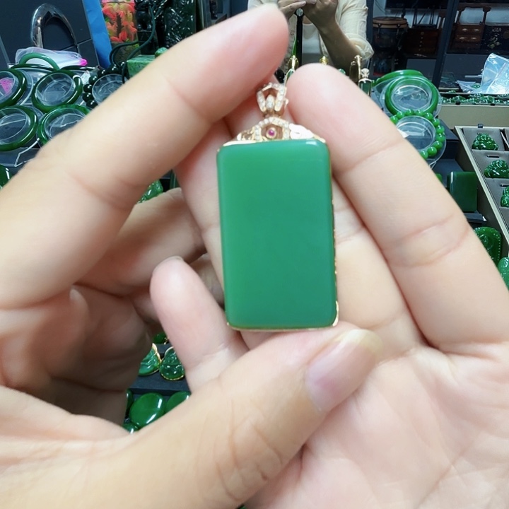 和田玉（碧玉）18K金镶嵌颈饰