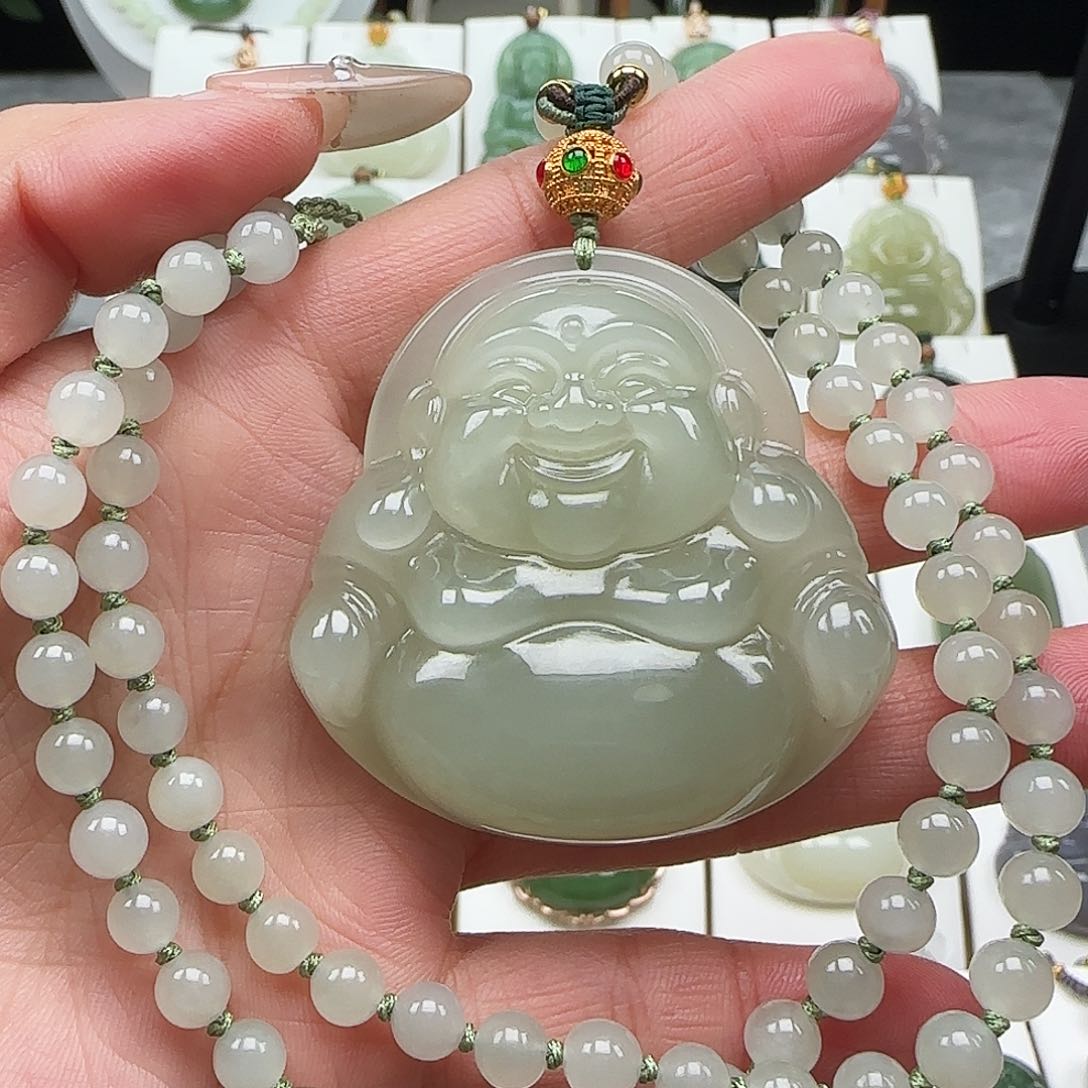 和田玉颈饰足金镶嵌