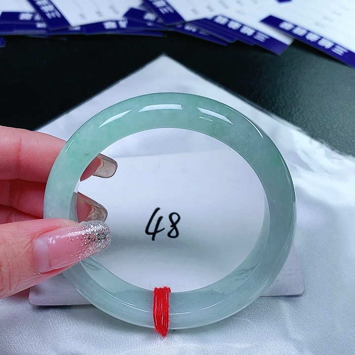 翡翠手镯未镶嵌翡翠手镯未镶嵌