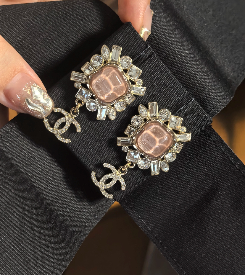 全新未使用 Chanel/香奈儿 经典时尚 方糖 粉 琉璃 耳坠 耳钉