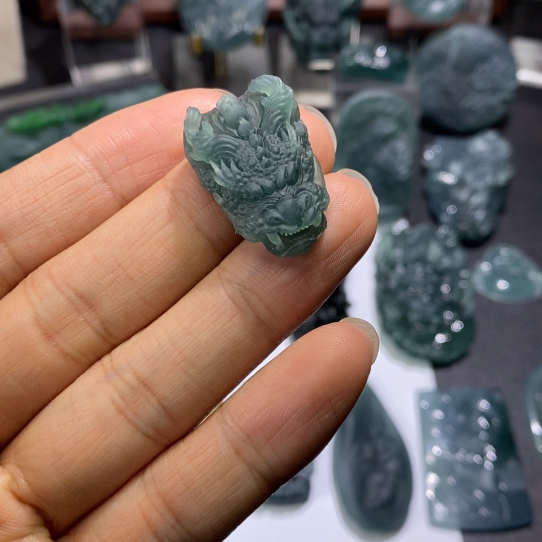 定制翡翠未镶嵌小龙头