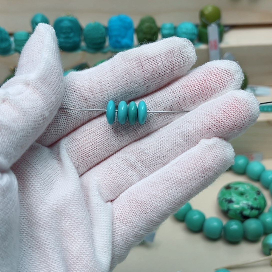 绿松石飞碟隔片一组未镶嵌彩****?