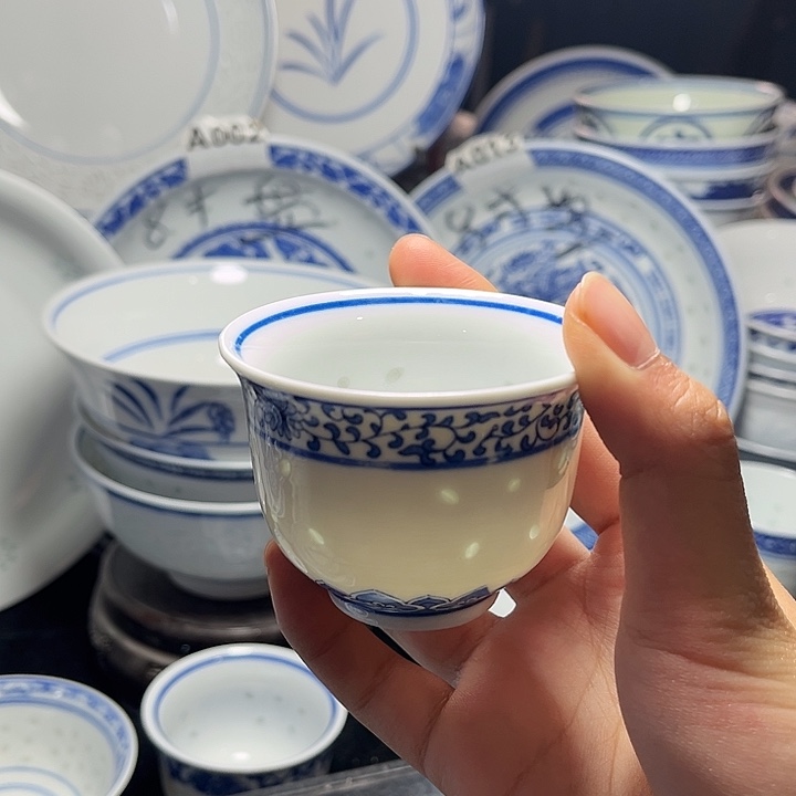 碗青花玲珑山水小茶杯8个