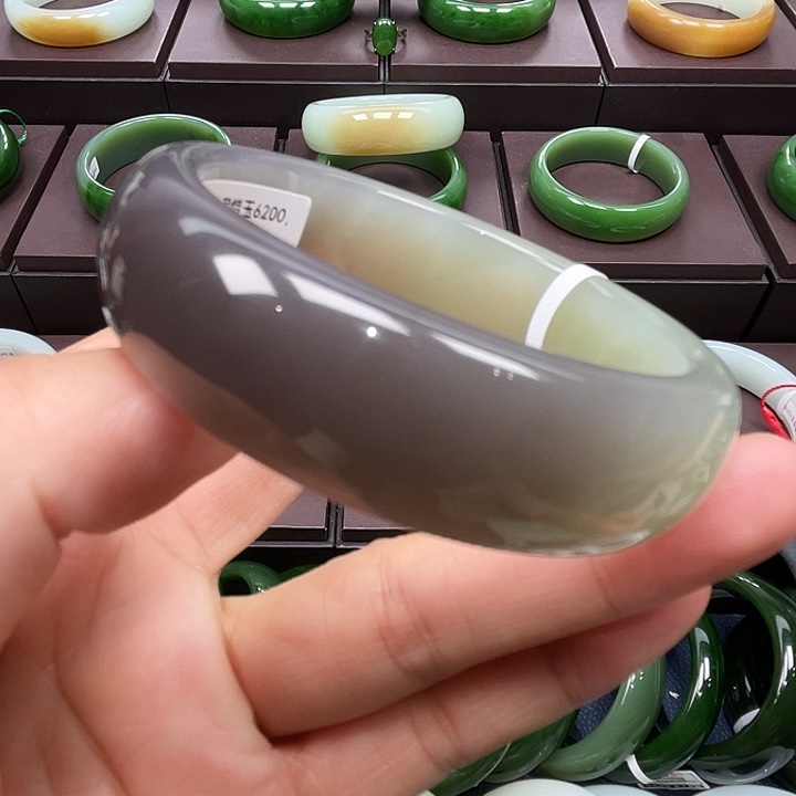 和田玉未镶嵌手镯