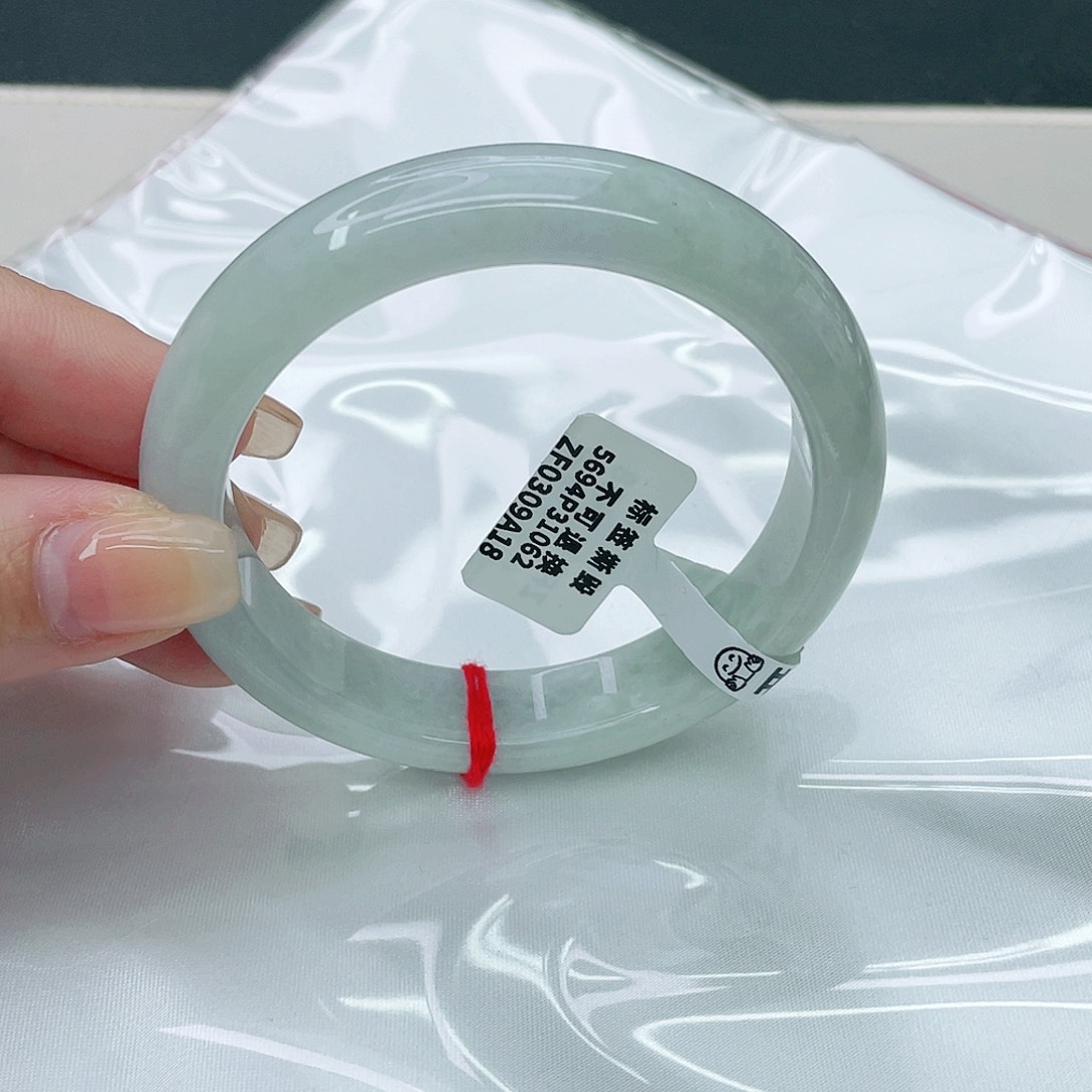 翡翠手镯未镶嵌正57