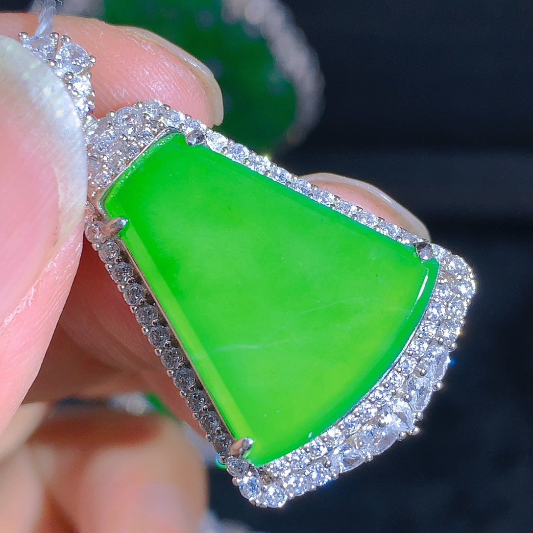 翡翠颈饰银S925镶嵌吊坠