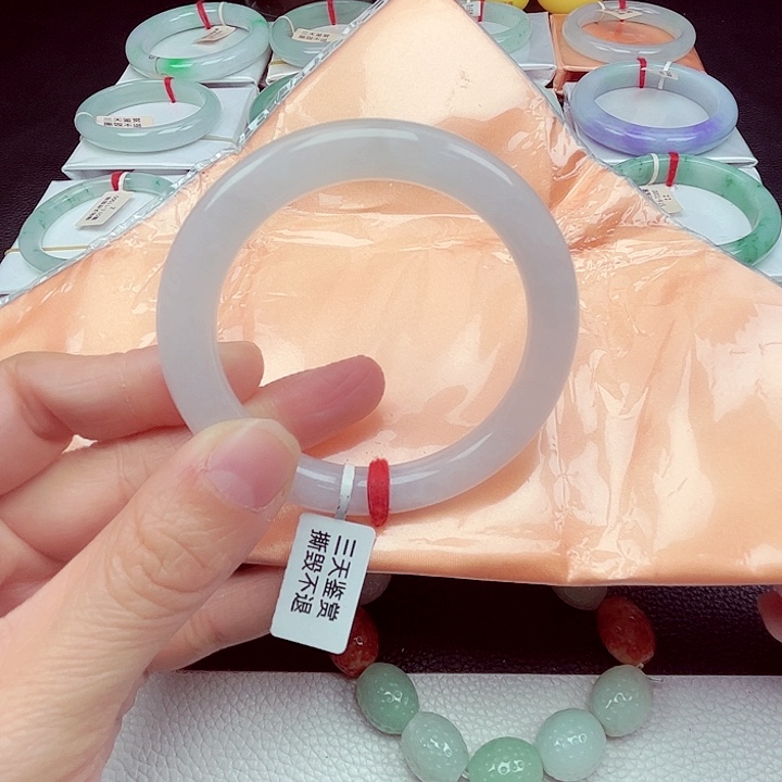 少***心翡翠未镶嵌手镯天然缅甸翡翠