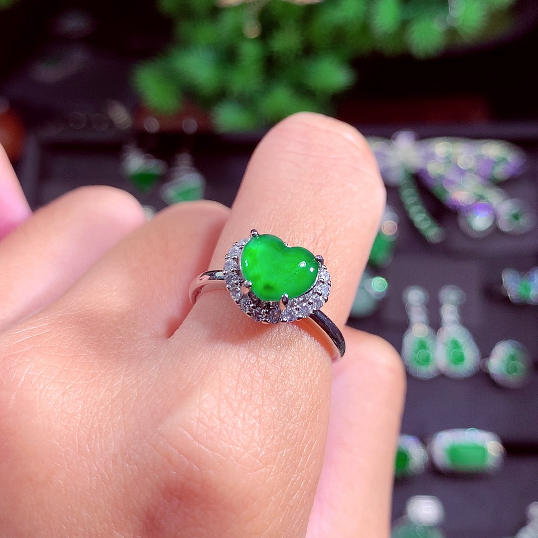 颈饰未镶嵌翡翠天然