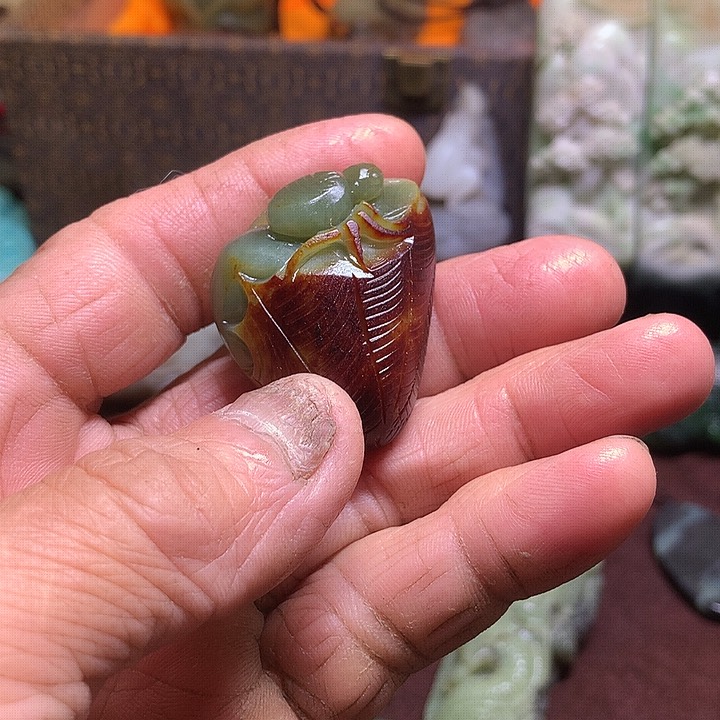 颈饰未镶嵌和田玉（糖玉）