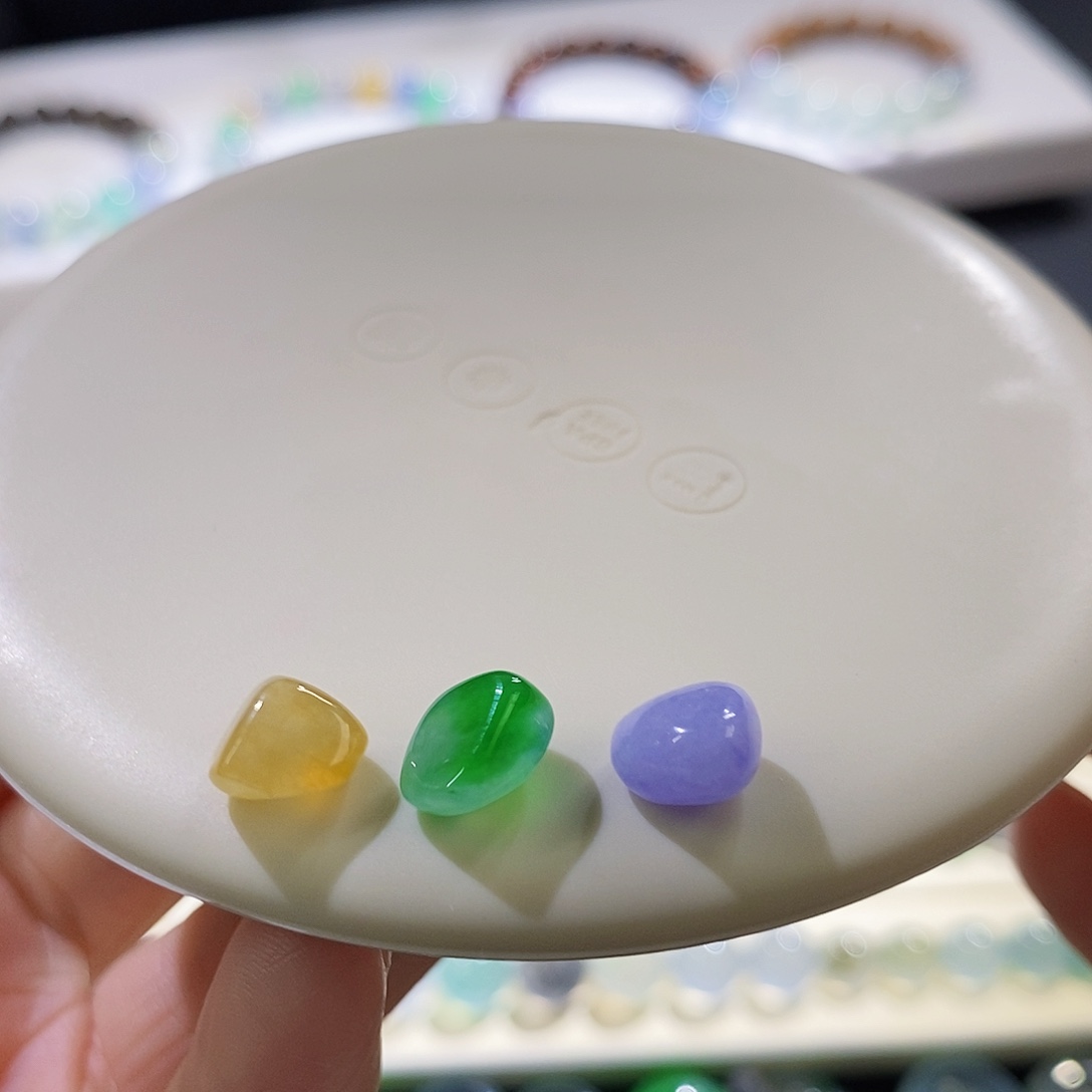 翡翠未镶嵌挂件随行