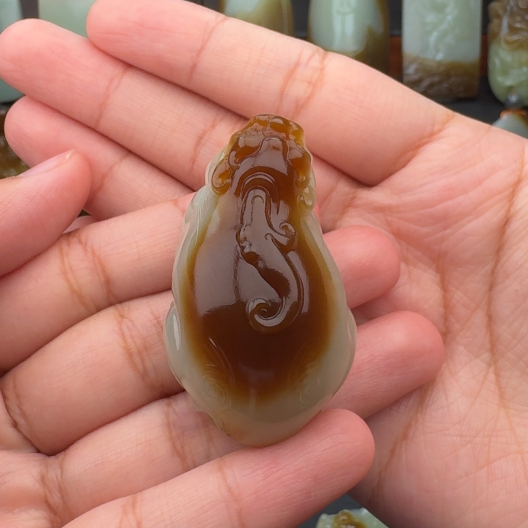 和田玉未镶嵌颈饰