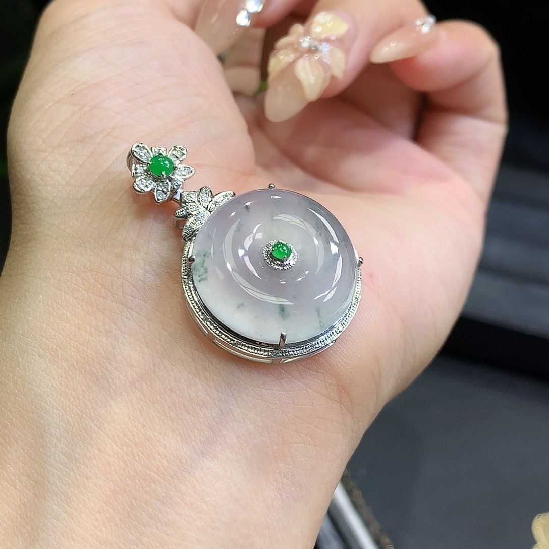 18K金镶嵌挂件翡翠