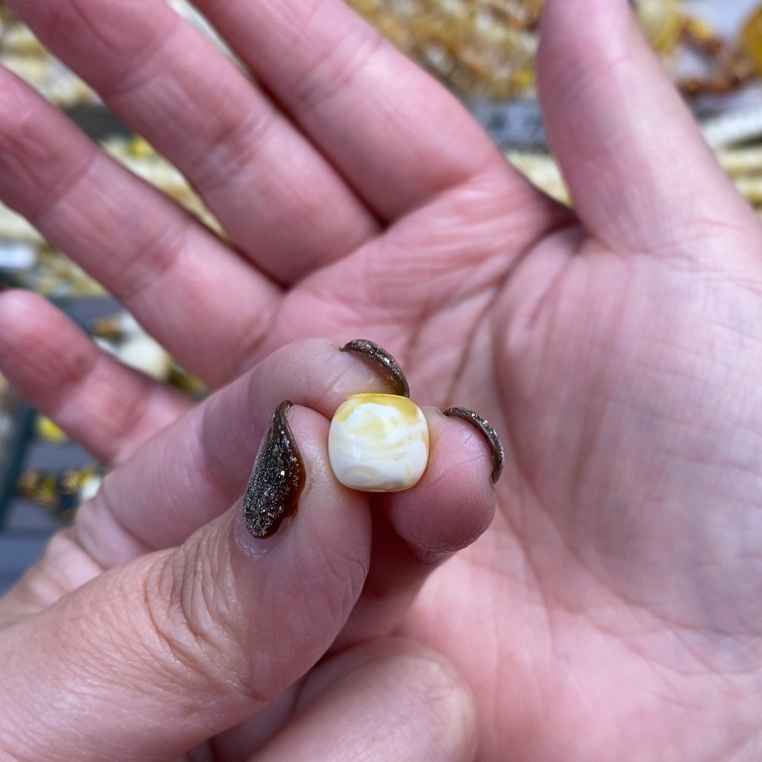 琥珀裸石未镶嵌瓷白妖花老型单珠9×8.3