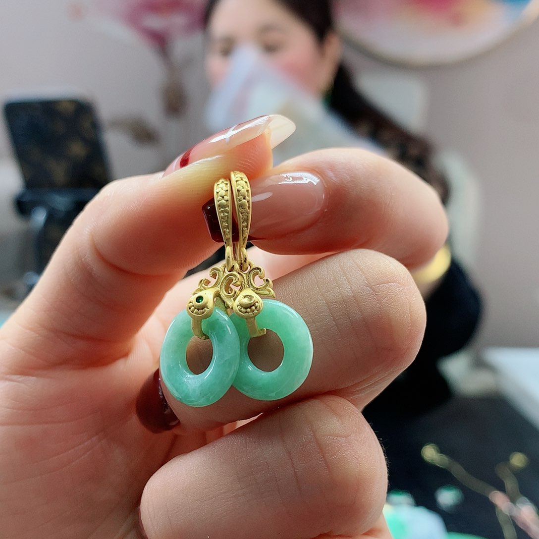 【闪购商品】翡翠耳饰未镶嵌，