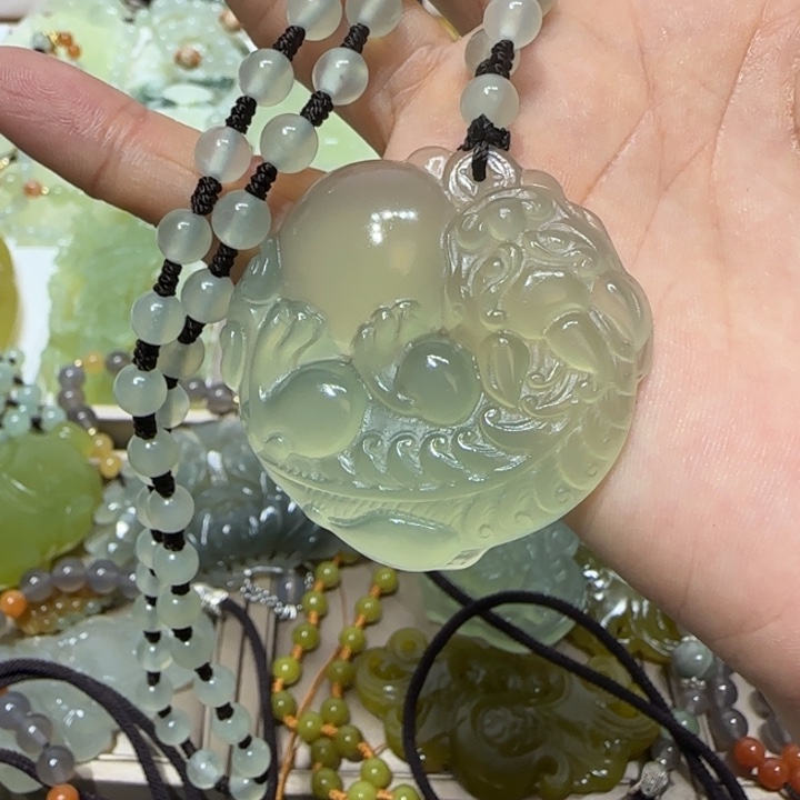 蛇纹石玉吊坠合金