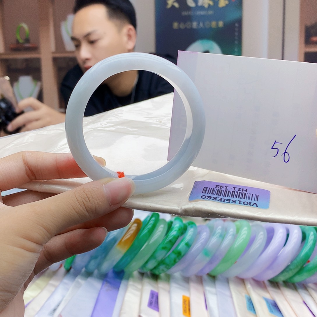 翡翠手镯未镶嵌67788999999999999999