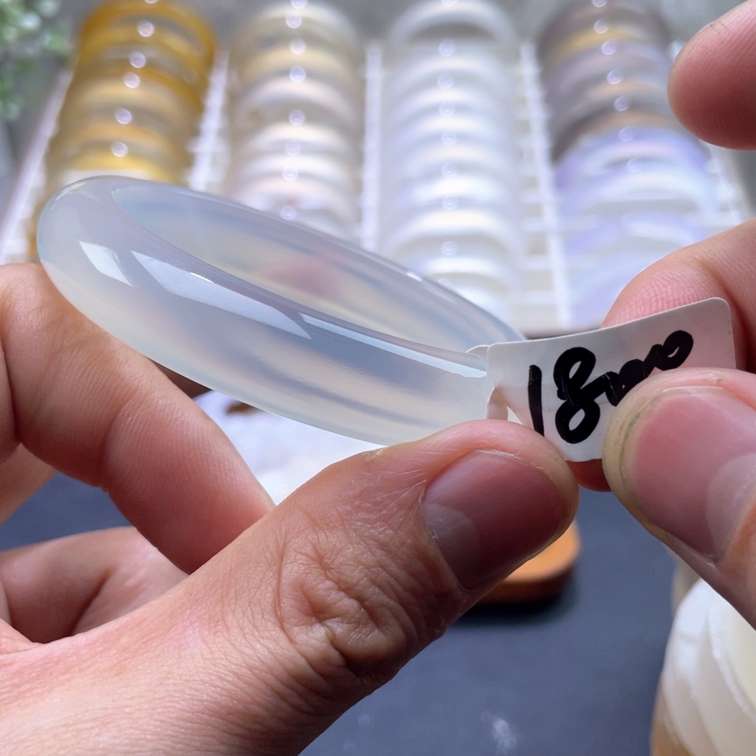 玛瑙/玉髓手镯未镶嵌余*58.6*13.4*8.4