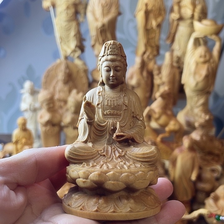 柏木（崖柏）崖柏坐莲观音高9公分