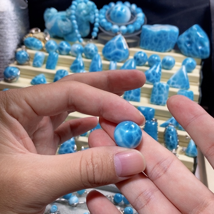 针钠钙石（海纹石）未镶嵌颈饰