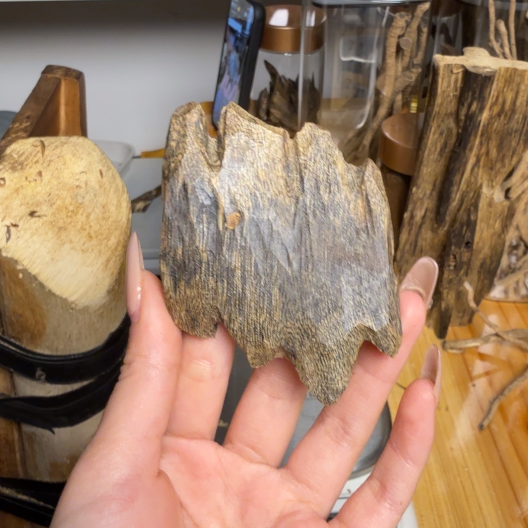 沉香蓝宝石颗粒17克