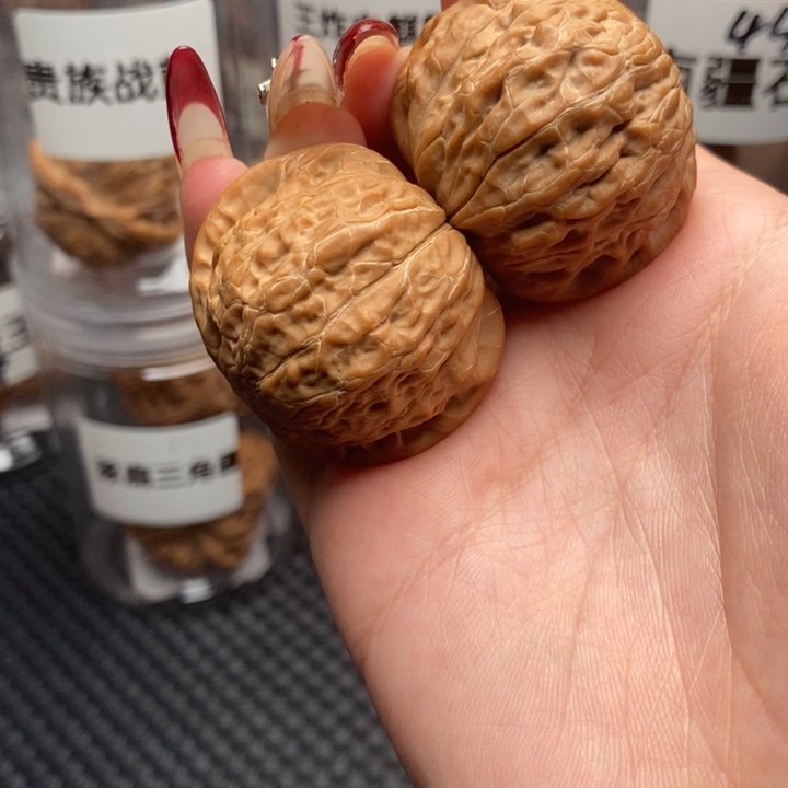 文玩核桃吊坠刚铁锤