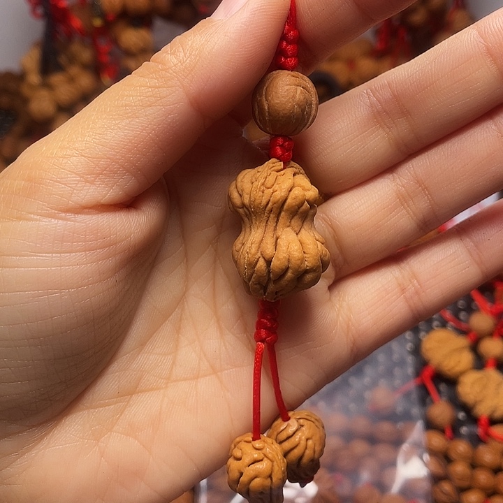 木质类龙纹桃枭挂件