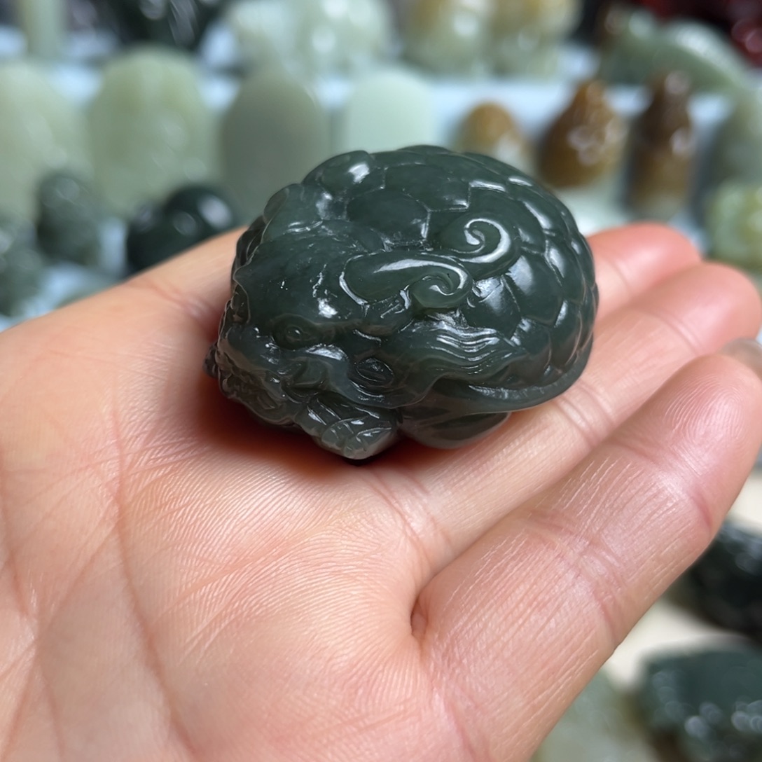 和田玉未镶嵌把件