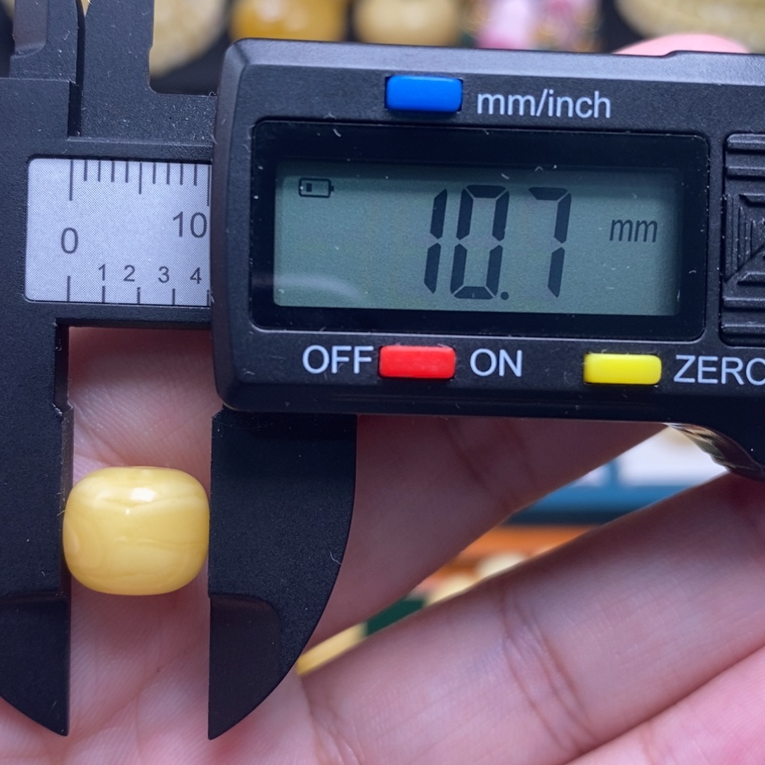 蜜蜡未镶嵌珠宝奇石