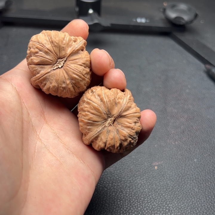 文玩核桃吊坠朝*220核桃