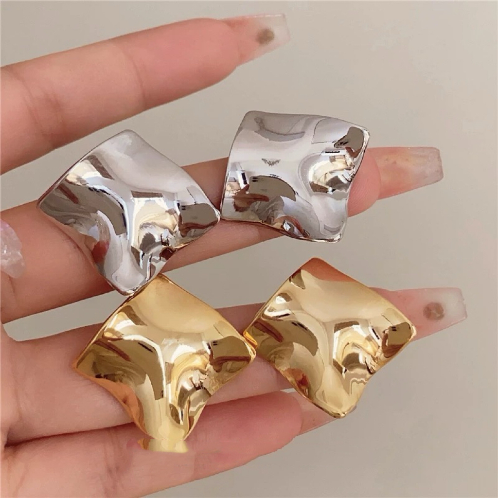 铜合金耳饰 时髦宠儿金属褶皱几何耳钉 高级感法式个性通勤耳环潮