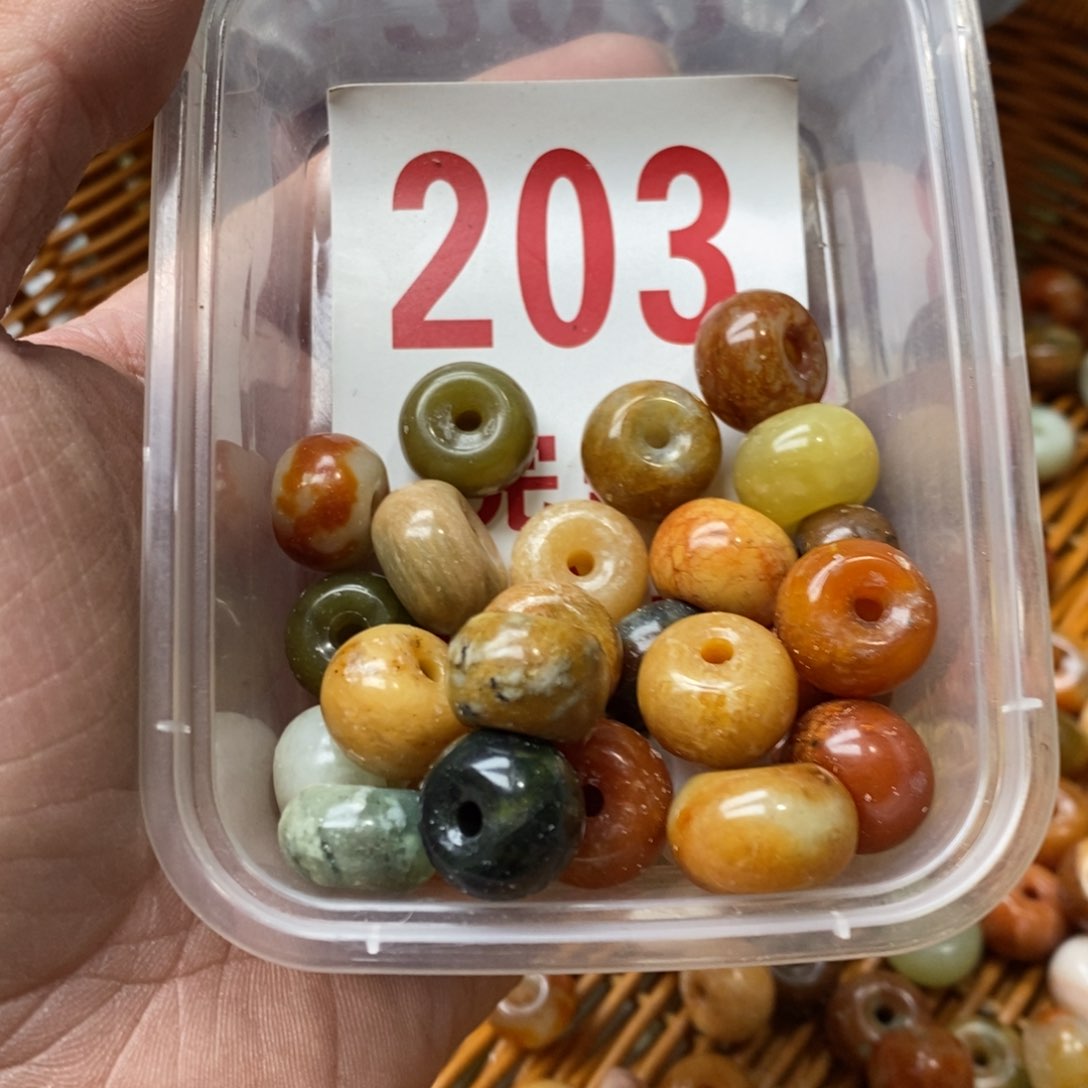 蛇纹石玉挂坠未镶嵌