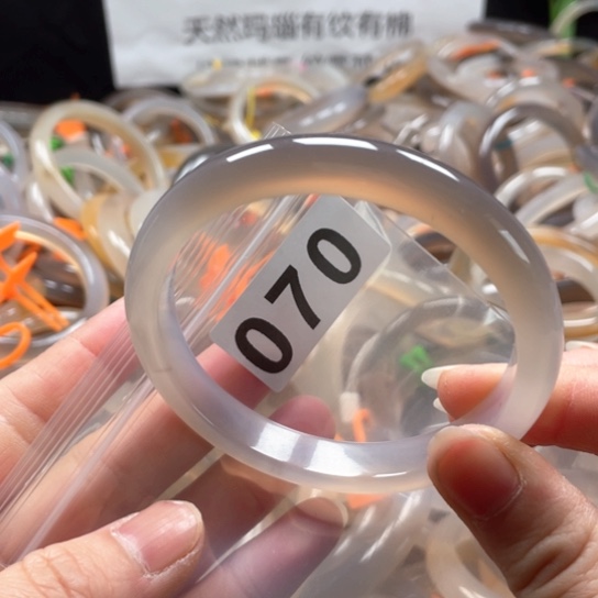 玛瑙/玉髓手镯未镶嵌