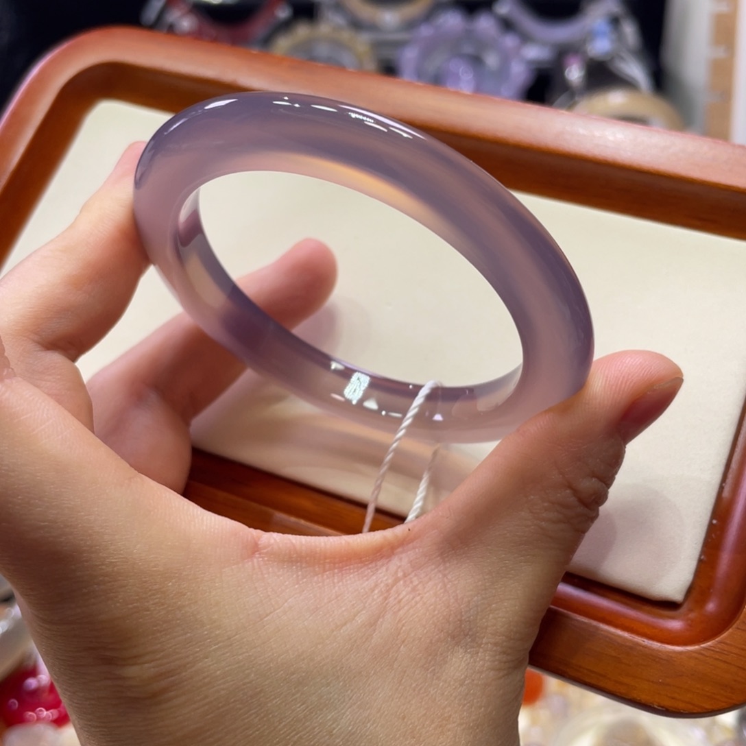 玛瑙/玉髓手镯未镶嵌不同角度不同光线色不同