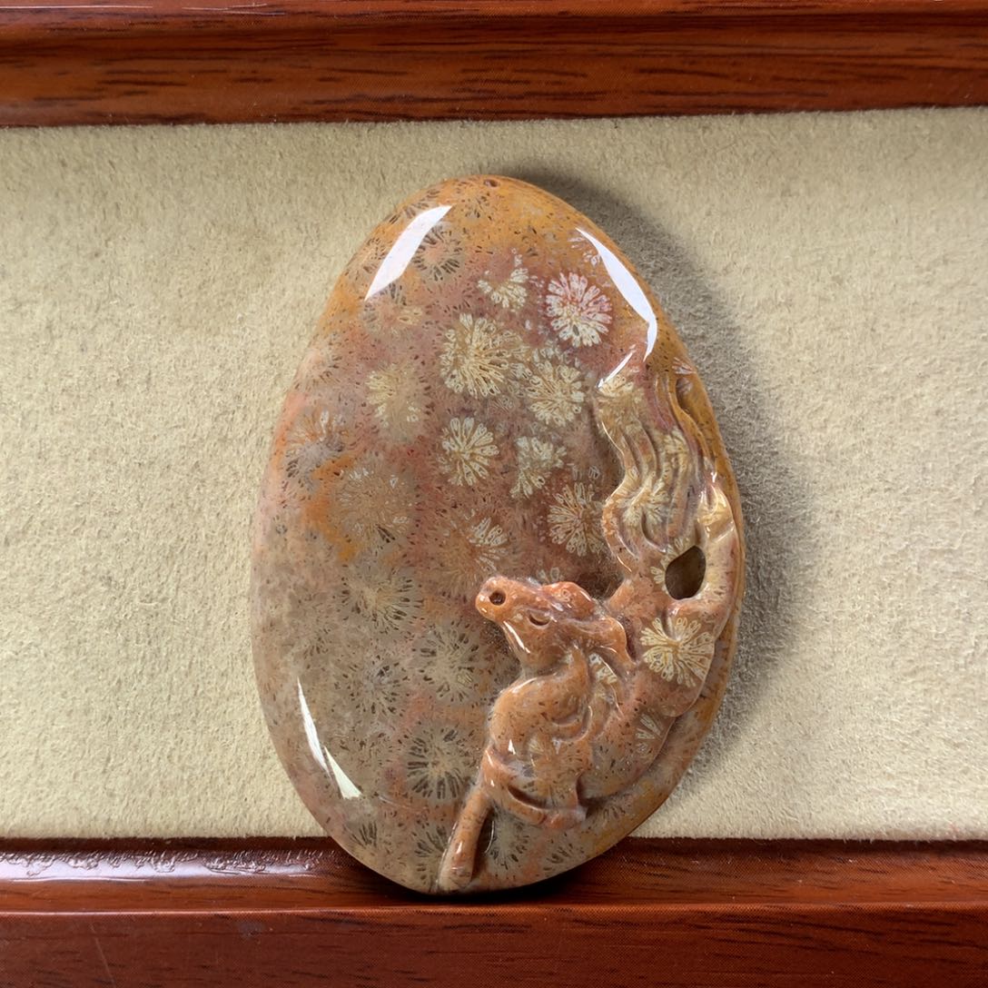 硅化珊瑚（珊瑚玉）“马到成功”雕刻吊坠。100/个。未镶嵌