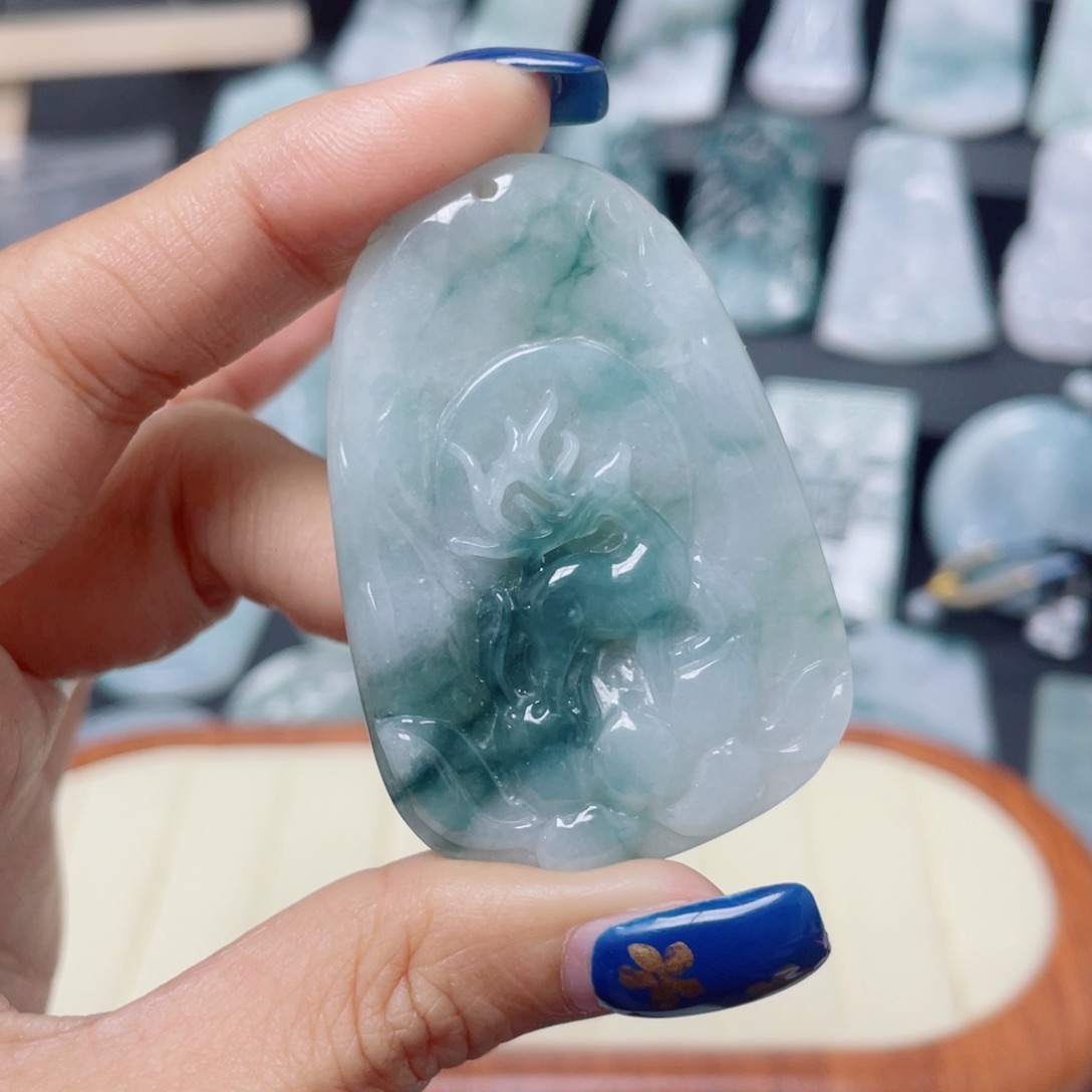 叶***翡翠未镶嵌颈饰一路有你